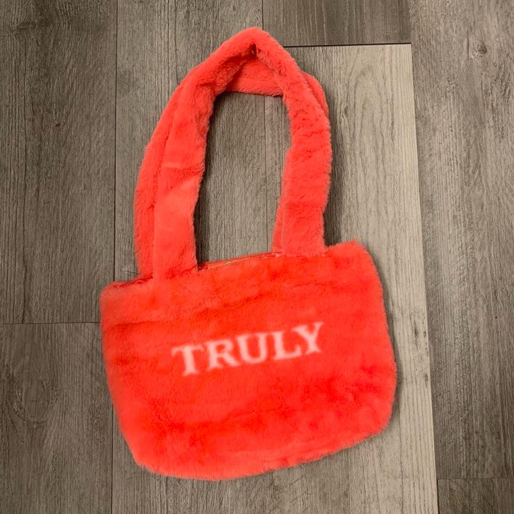TRULY Coral Furry Shoulder Bag